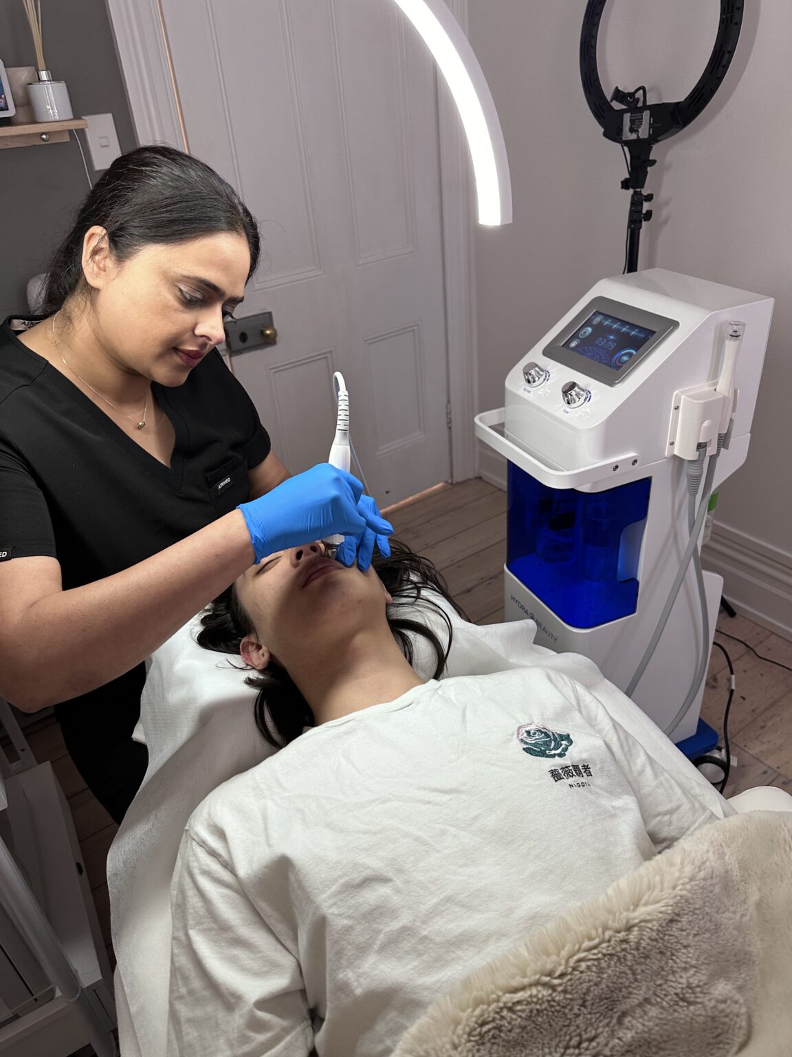 HydroGlow Facial™
