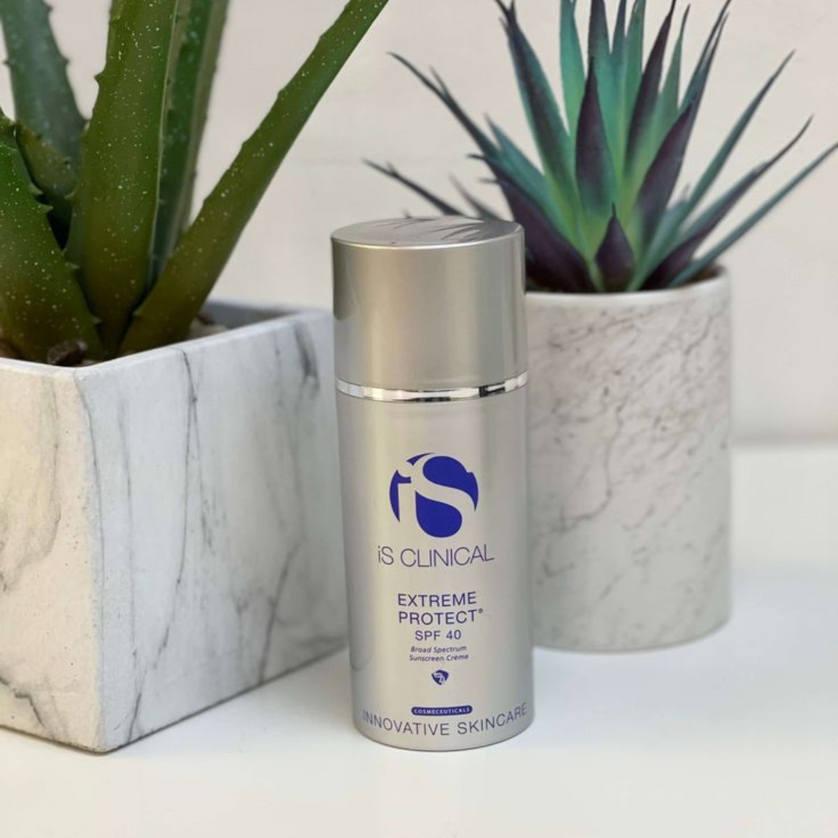 IS Clinical Extreme Protect SPF40 Translucent